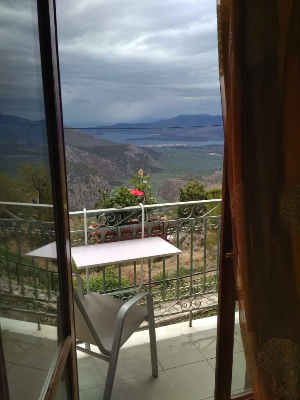 Sun View Guesthouse Delphi Dış mekan fotoğraf
